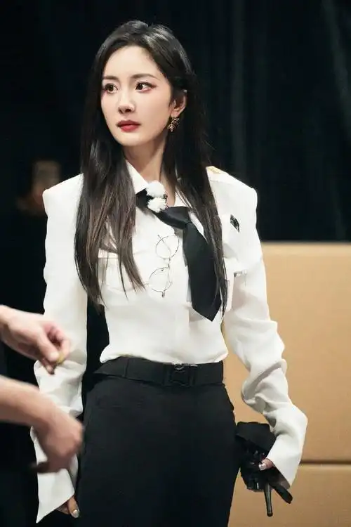 杨幂痛痛撒娇攻击##时代少年团和杨幂沈腾周深打表演