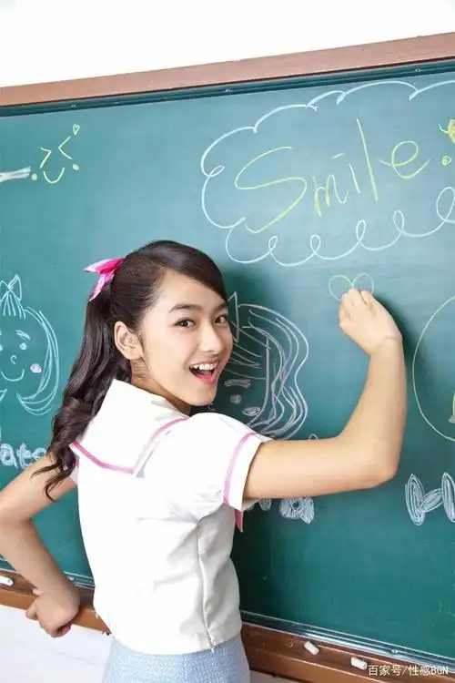 日本小学生教你拍照时候怎样摆pose