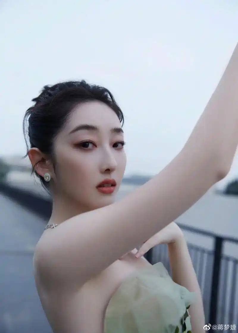 蒋梦婕  高跟凉鞋美腿