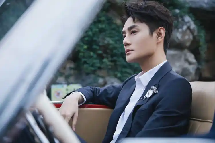 简介:王凯超帅西装写真图片,分享一组王凯图片给大家,图中的明星图片