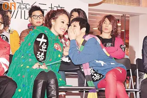 音乐奖拉票 "同性密友"何韵诗容祖儿互撑(图)