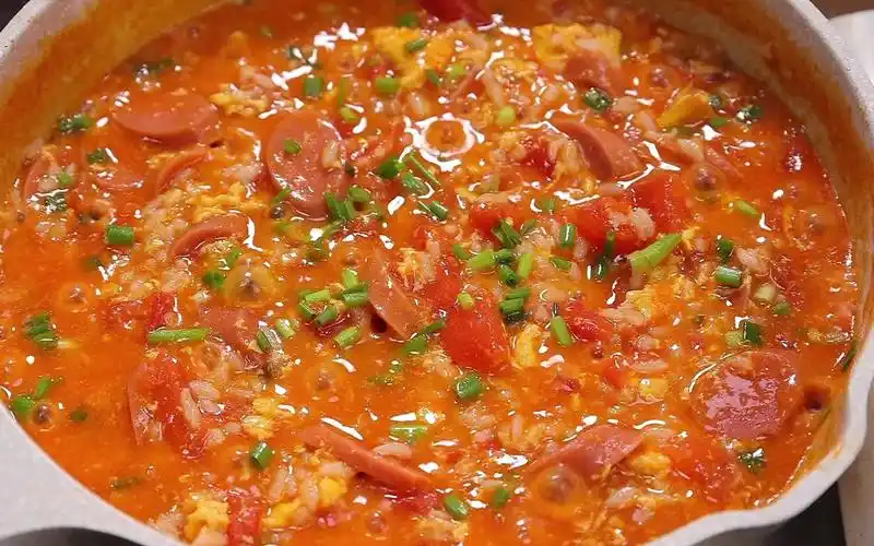 这个番茄鸡蛋火腿烩饭实在是开胃!