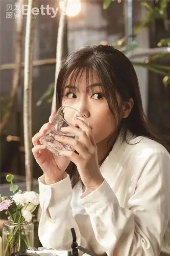 《拜托了冰箱》美女厨师,教你做经典美食 | 人物味道_罗拉