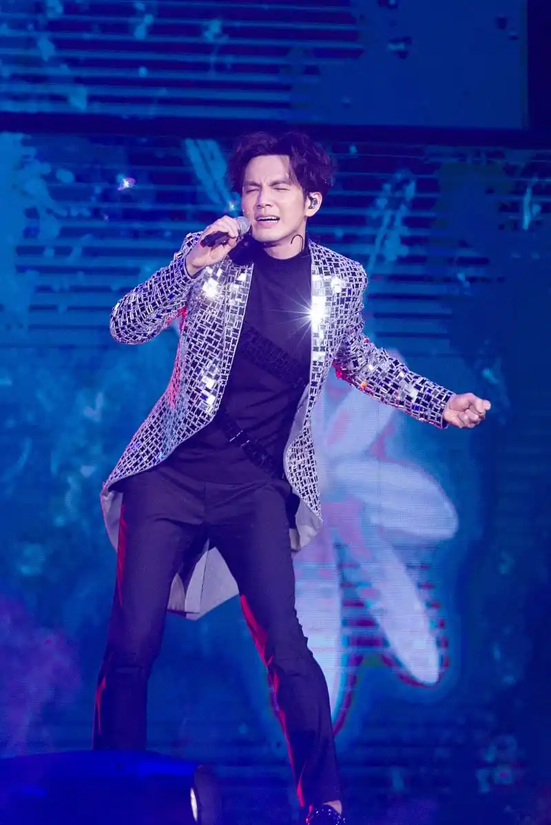 直击钟汉良演唱会现场,收集音乐光絮,定格生动瞬间,聆听时光回响!