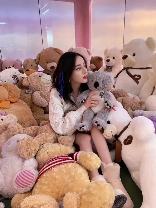 迪丽热巴嘟嘴wink自拍##迪丽热巴自拍vs他拍