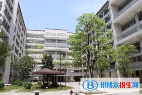 广州市南沙区麒麟中学 在本区【中学】学校排名为 4 , 在市学校排名为