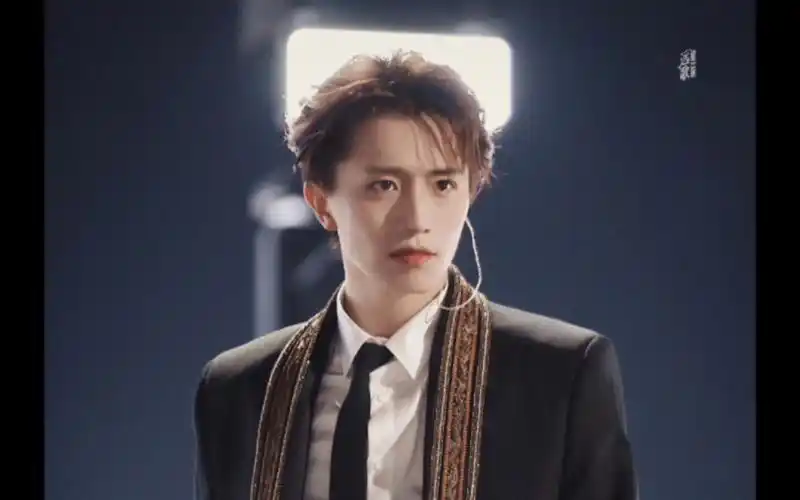 美丽帅气的伯远照片合集,不心动挑战,多面爱豆