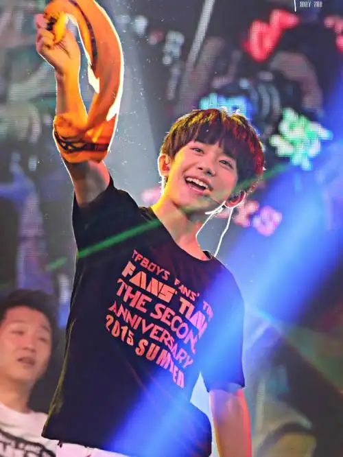 易烊千玺21岁生日快乐