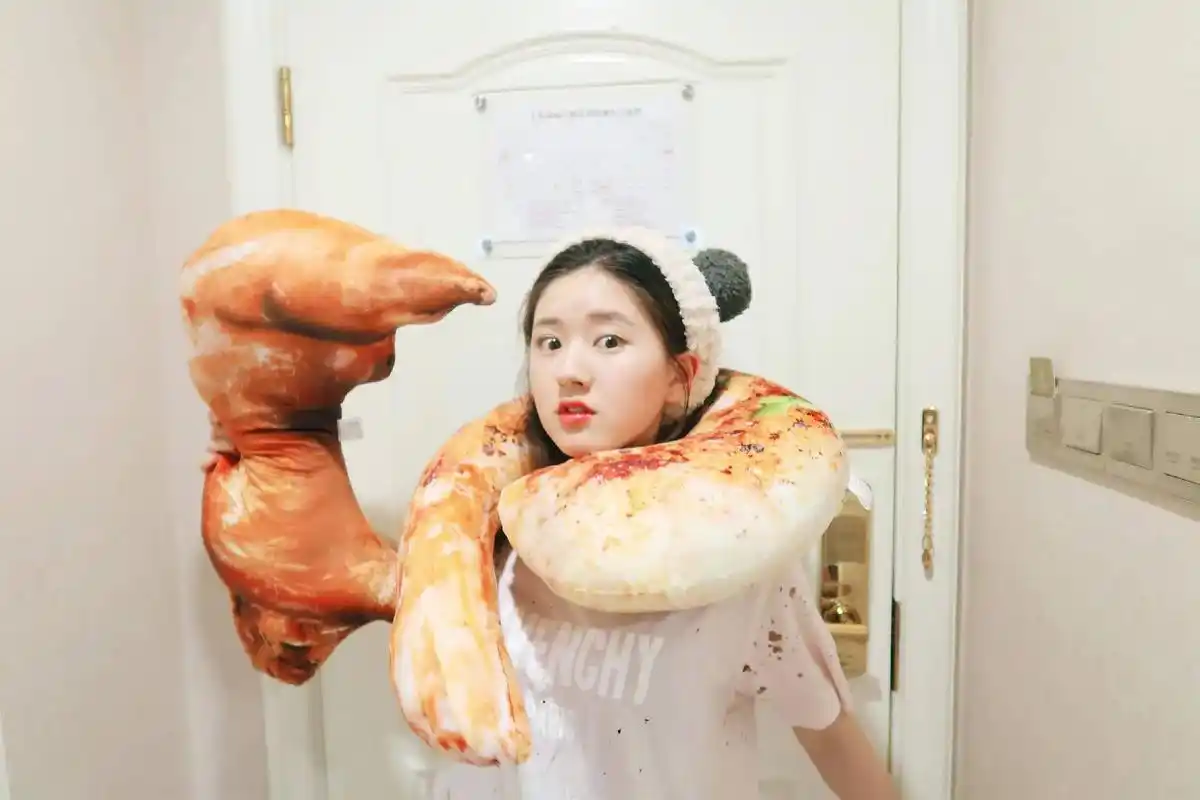 把想念写进歌里#赵露思 #赵露思滤镜 #高清壁纸 #氛围感  - 抖音