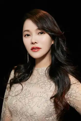 伊能静长卷发 网纱连衣裙气质惊艳