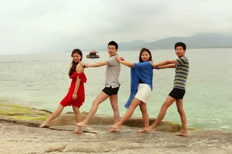 夏天让我们摆的pose,我们四个人的合照真心没有几张.