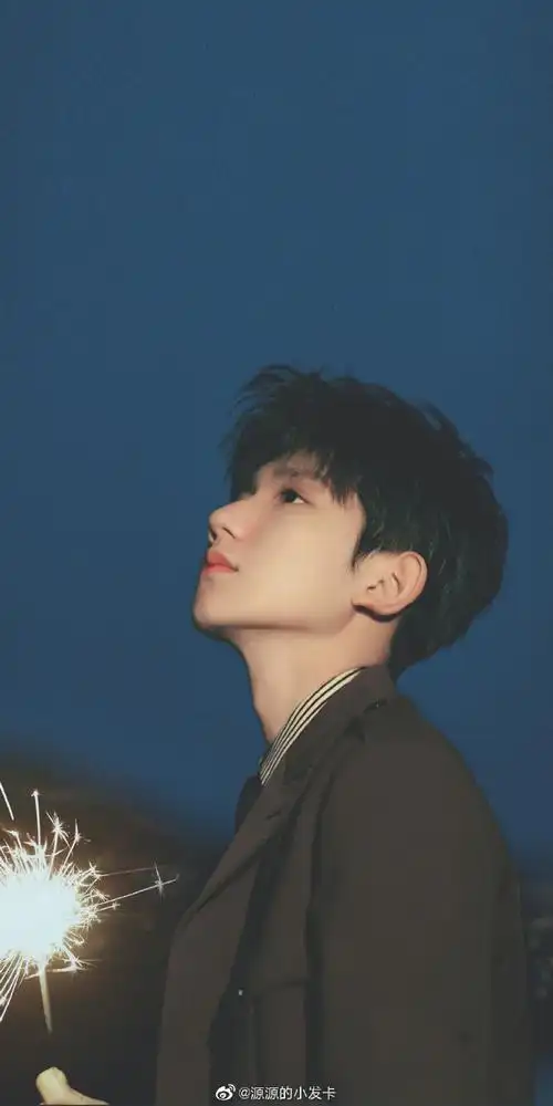 我来了我来了 给大家分享我珍藏很久的王源名品侧颜系列!