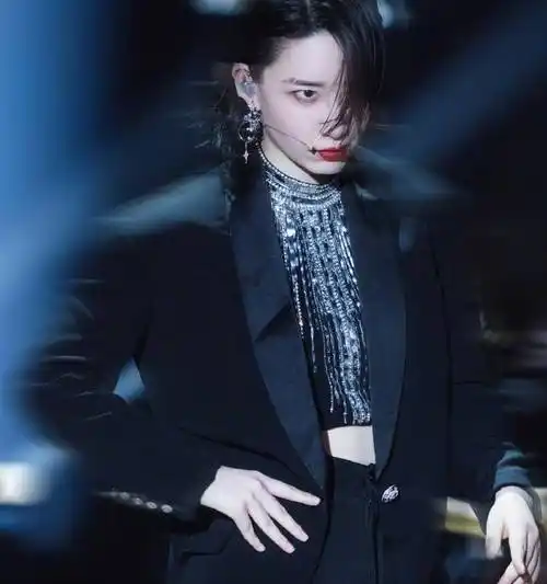 不肯用脸和身材的李斯丹妮,穿裙子到底有多美?