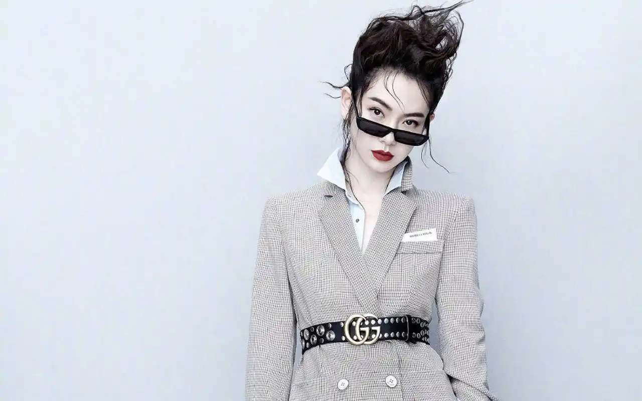 戚薇冷艳性感时尚写真图片壁纸