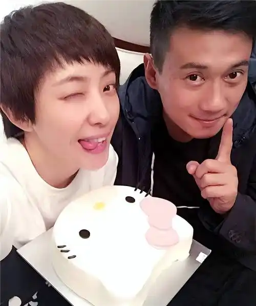 徐洪浩:比妻子大10岁,家里家外都被妻子领导,风光背后有眼泪_刘晓洁