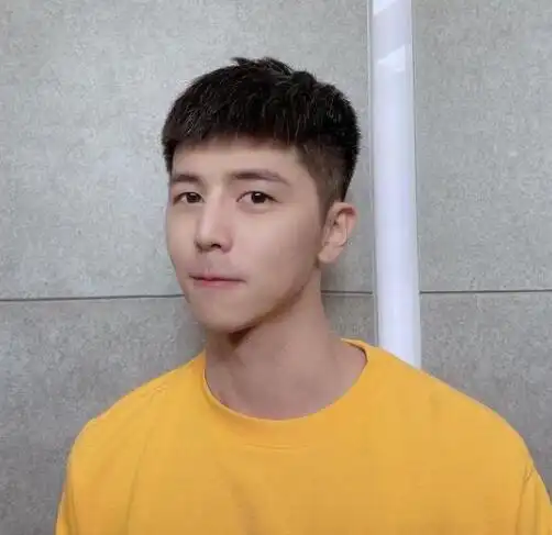 2021男士最帅寸头发型图片 试试这几款帅气发型潮范十足