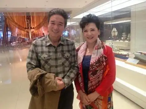 王馥荔有几个孩子和丈夫携手到老儿子是她的骄傲