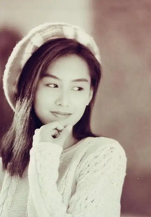 朱茵:和周星驰有缘无分,成名后被名导欺骗,如今和老公隐居深山