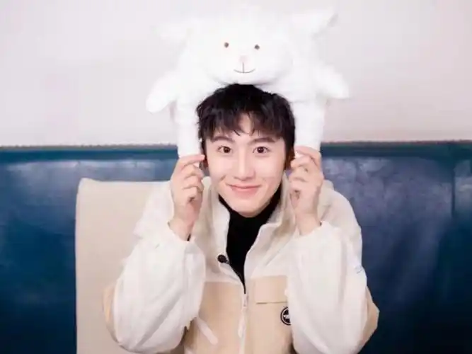 郝富申/就爱这个冷脸萌