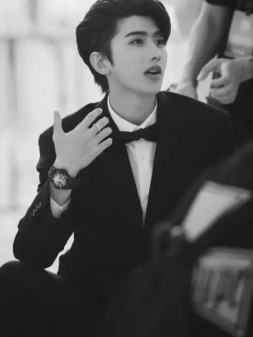 坤的黑白却是我的色彩