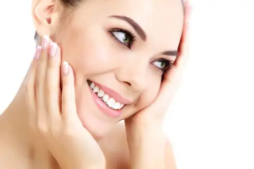 微笑的美女高清图片