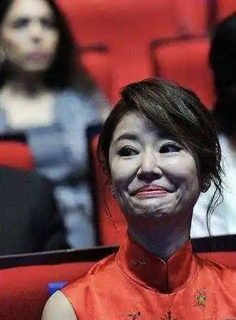 42岁林心如晒素颜力证颜值,自称自己不用修图,却被网友群嘲_丑照_紫薇