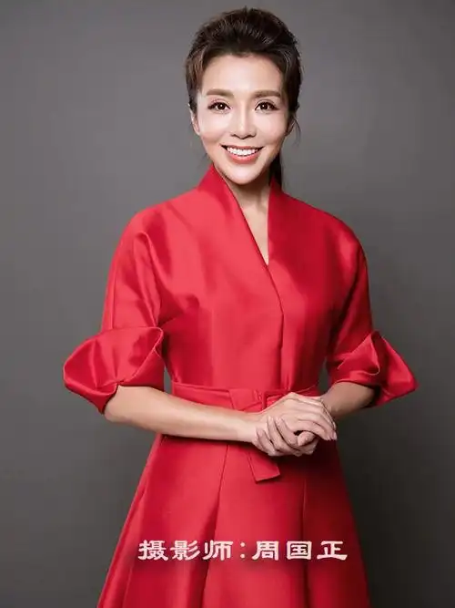 相册里的第一张照片  #主持人  #央视主持人  #摄影日常