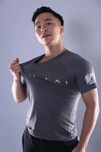 朋友圈就是应该拿来秀的,比如说……秀一下马甲线?