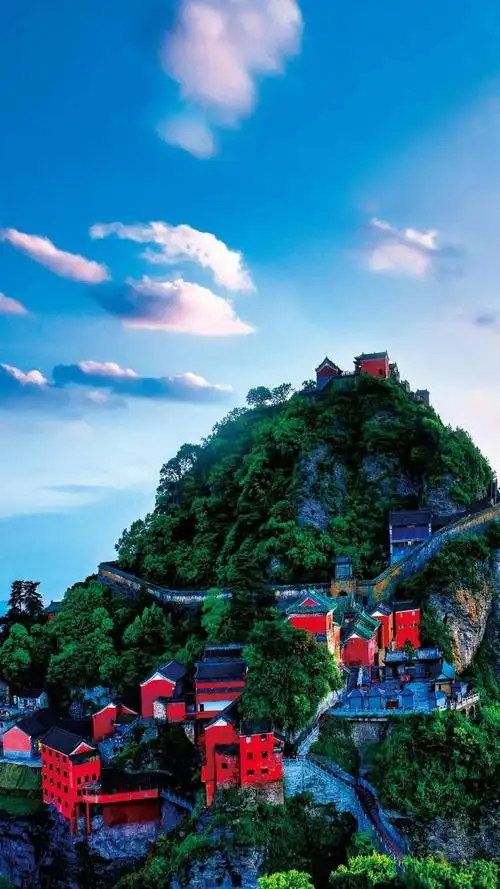 十堰市以武当山为龙头,串联全市文旅资源,打造"五境八镇"高能级武当山