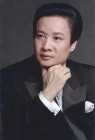 曾在1988年获第三届全国青年歌手电视大奖赛专业组民族唱法第一名