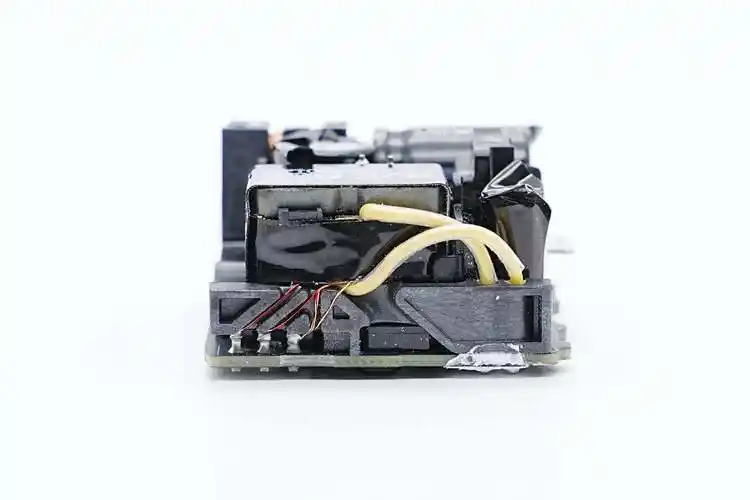 苹果20w充电器拆解