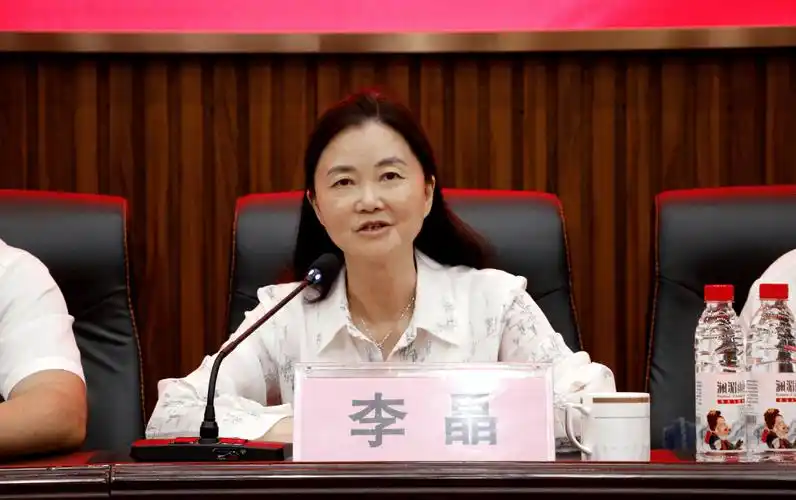 曲靖市第一中学党委书记,校长李晶在发言时表示,非常感谢景洪市委,市