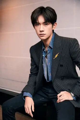 tfboys新闻200131盘点易烊千玺2019年带来多面惊玺2020前路遂心亦将与