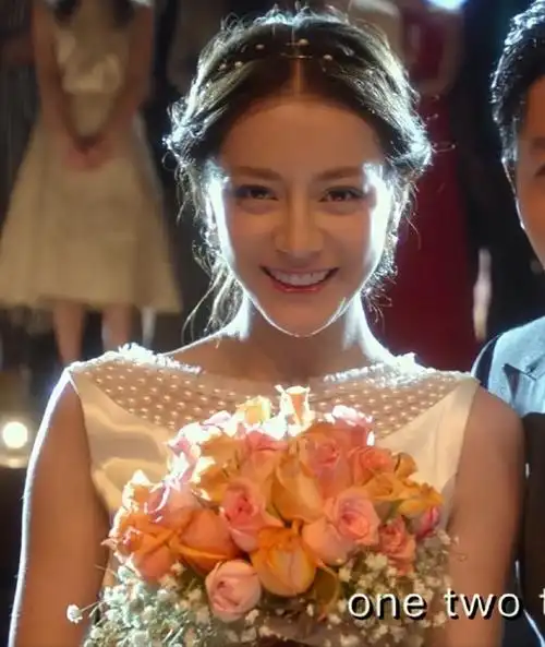 刘佳音的婚纱背后好哇塞哦#迪丽热巴安乐传##安乐传##公诉精英