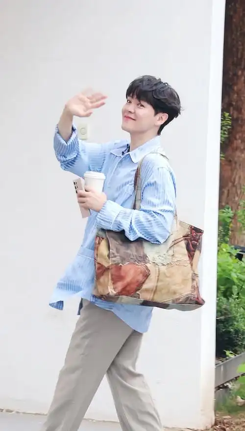 尤长靖超话05#尤长靖 披荆斩棘的哥哥#    可爱的短脸猫猫  心软软