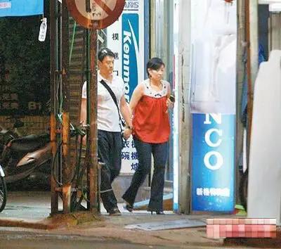 黄维德爱情长跑18年 女友发福飙孕味