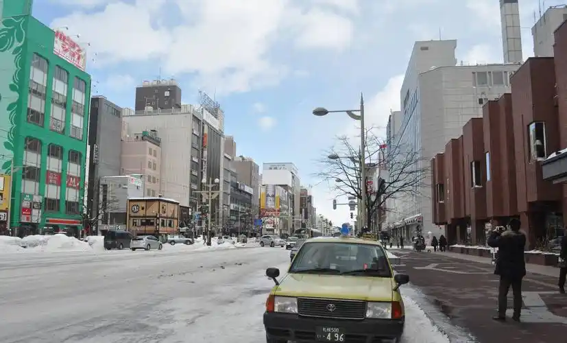 人口排名日本前五的札幌,还是北海道的首府,却不像一座大城市_街道