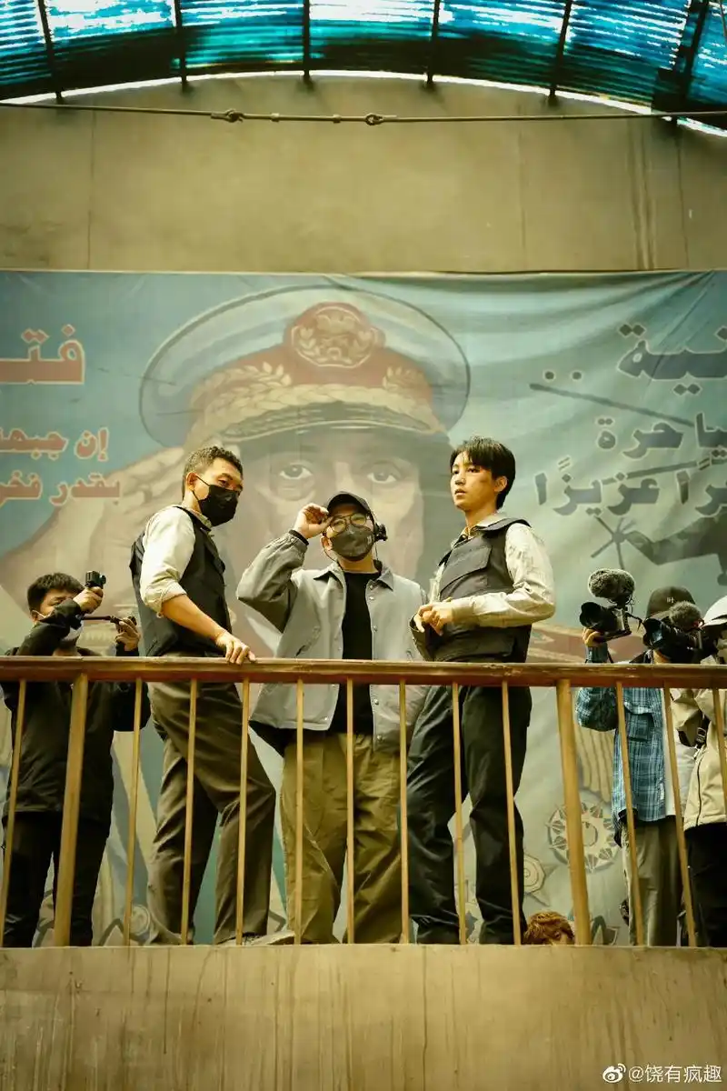 饶晓志晒《万里归途》片场花絮照看到剧照就能想起来发生的剧情 - 抖