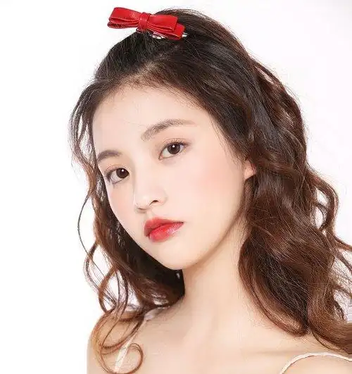 刘海长了怎样扎起来好看 2020女生刘海扎发简单一些更灵动时尚