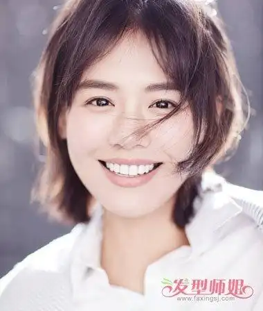 马思纯的标准式发型 中发样式巧翻新超快
