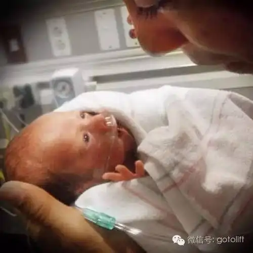 他吸毒,酗酒,通宵泡吧,直到儿子早产3个月