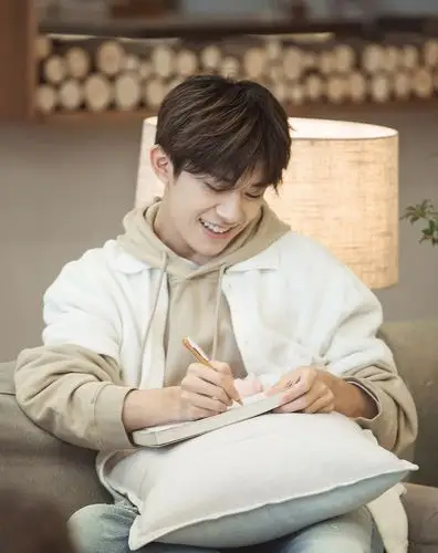 易烊千玺综艺跳女团舞笑容治愈甜度爆表