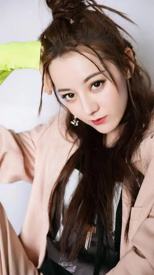 迪丽热巴时髦写真,高清图片,手机锁屏桌面-壁纸族