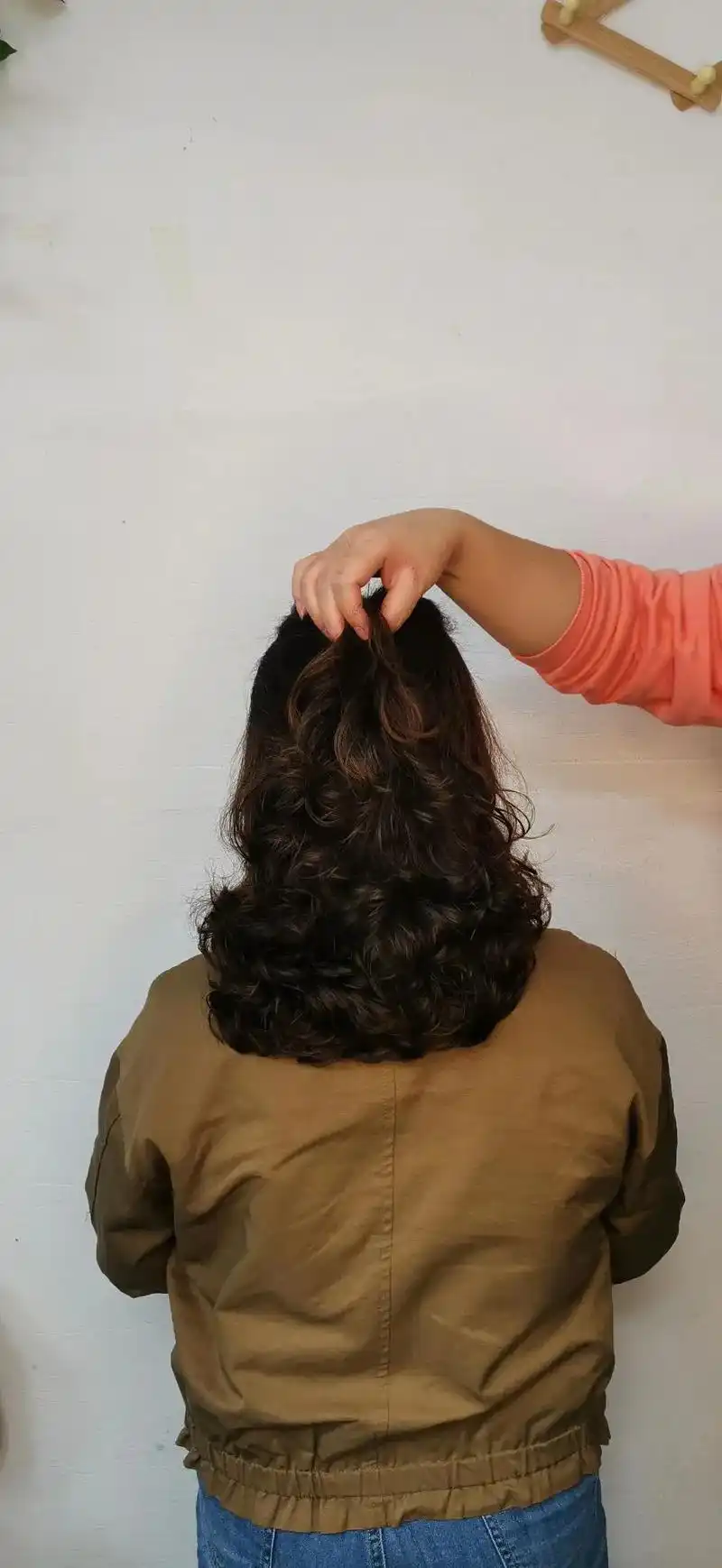 我只烫卷, 大卷,中卷,小卷 圈多,圈少 我们不烫头顶, 因 - 抖音