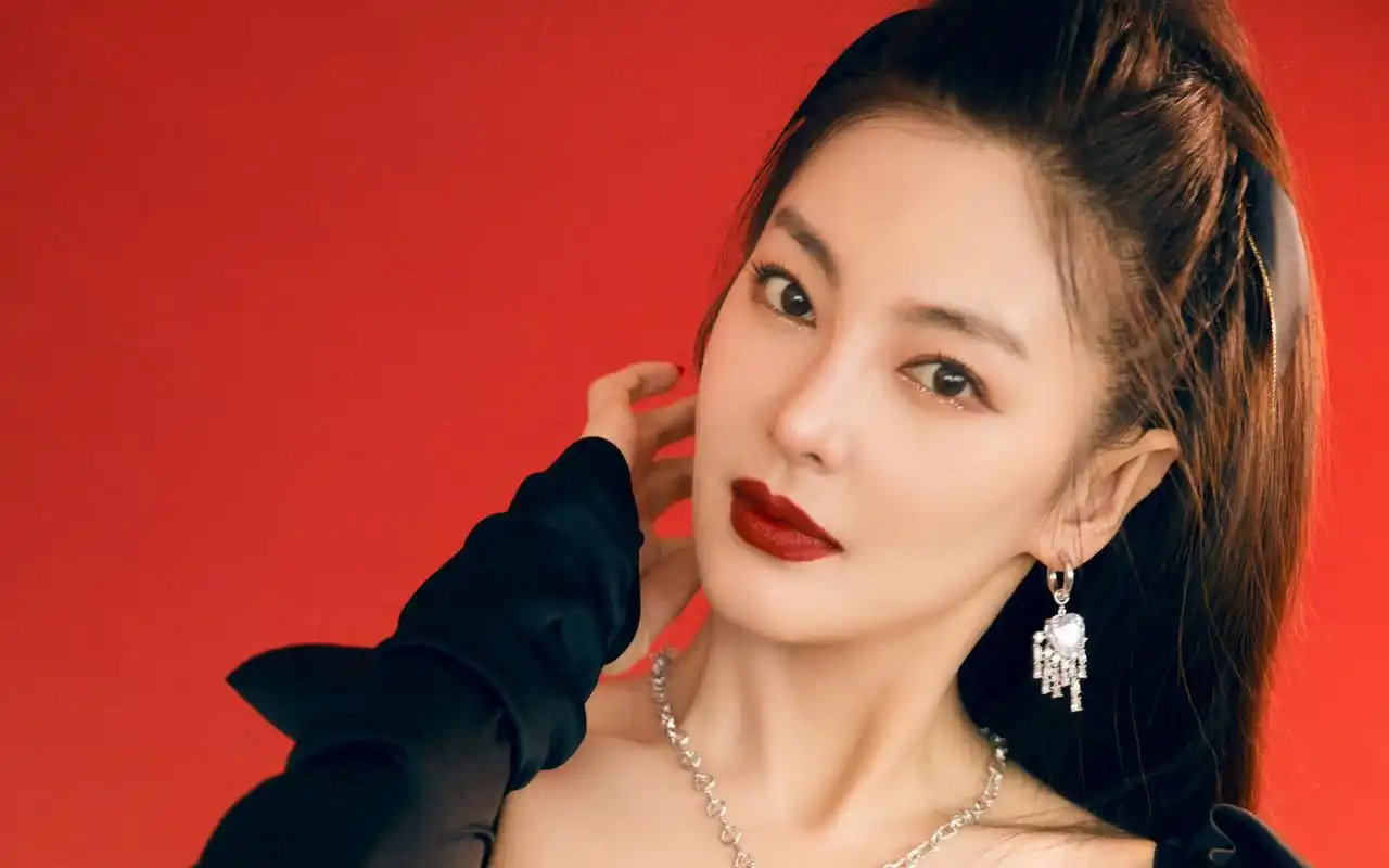 知名演员张雨绮也加入了直播卖货的行列!