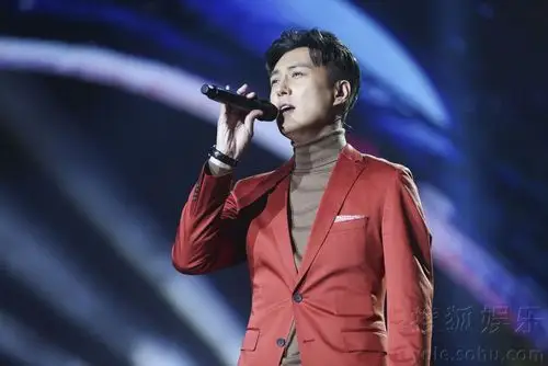 靳东发型萌萌哒.靳东帅气拉风.靳东唱歌好听!