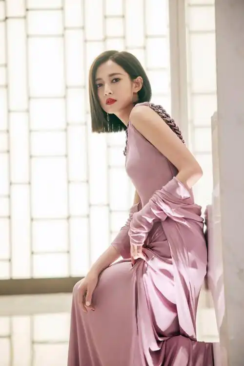 陈钰琪紫色长裙##陈钰琪紫色深v长裙