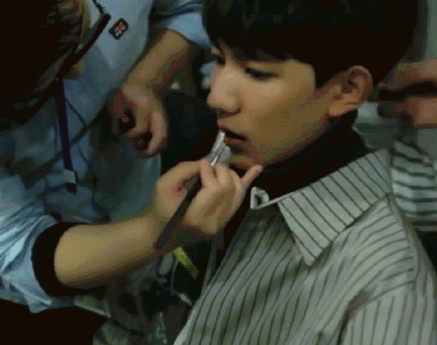 为什么我就不能是化妆刷呢  @tfboys-王源#王源2024龙行绛气#王源超话