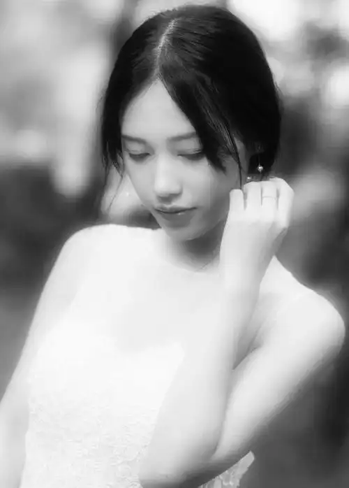 白色婚纱美女唯美梦幻户外写真高清图片[6/9]_美女写真_美桌网