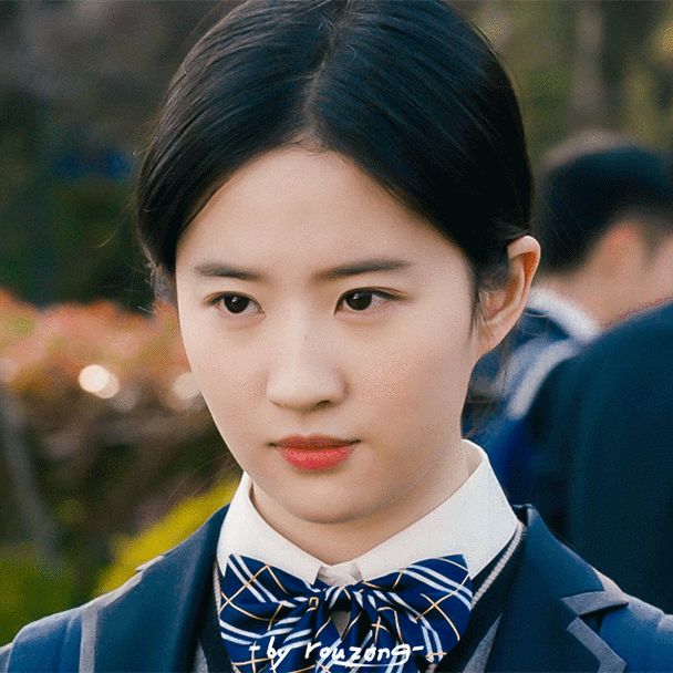 刘亦菲出演《原来你还在这里》这部电影时,刘亦菲所扮演的学生时代的